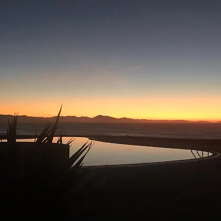 Sur 2 Plages , Piscine Et 3 Personnes